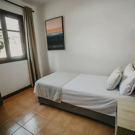 Agradable Y Familiar, Con Piscina 