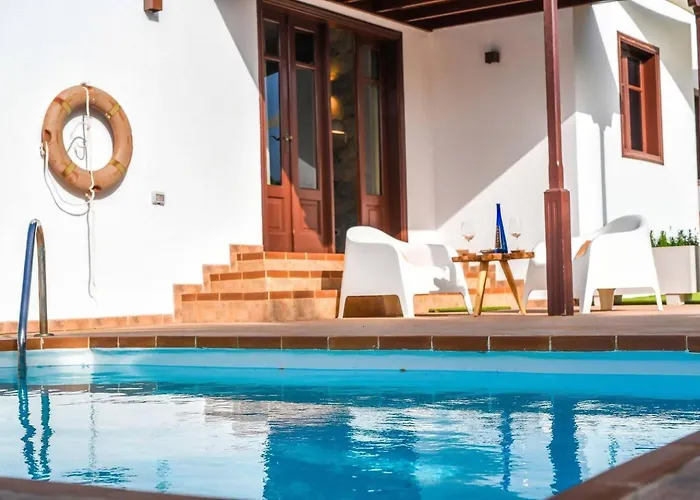 Agradable Y Familiar, Con Piscina 