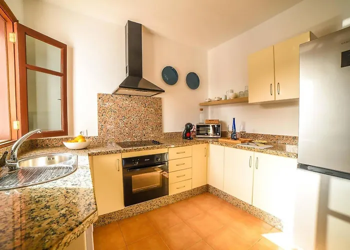 Agradable Y Familiar, Con Piscina 