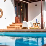 Agradable Y Familiar, Con Piscina 