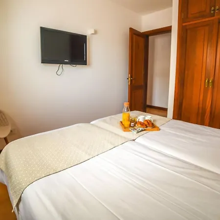 Agradable Y Familiar, Con Piscina 