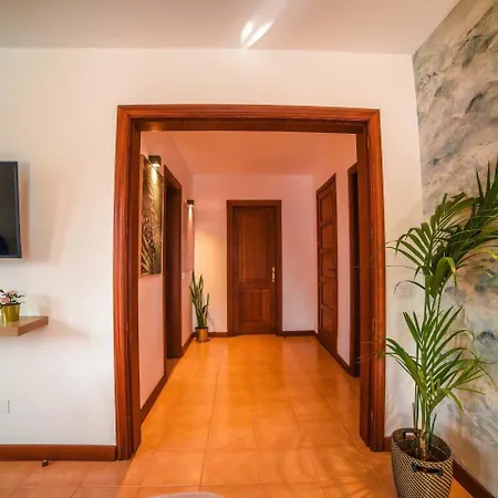 Agradable Y Familiar, Con Piscina 