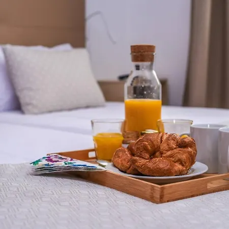 Agradable Y Familiar, Con Piscina 