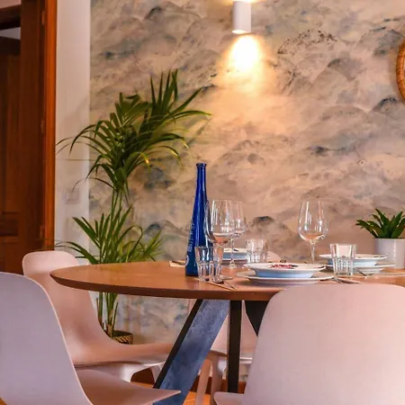 Agradable Y Familiar, Con Piscina 