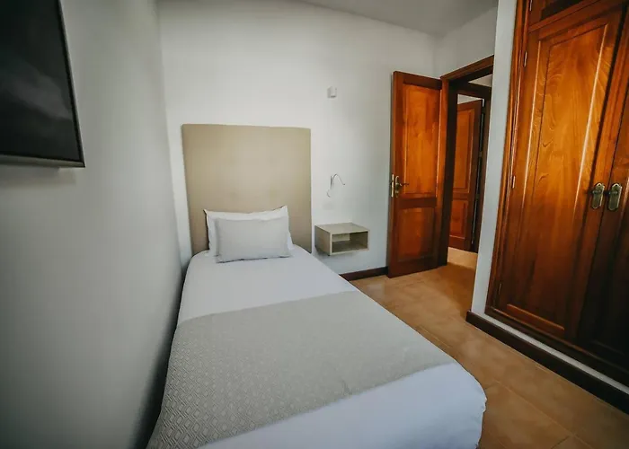 Agradable Y Familiar, Con Piscina 