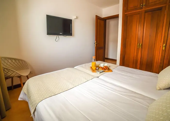 Agradable Y Familiar, Con Piscina 