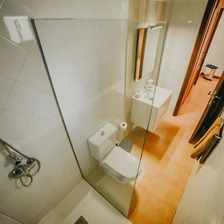 Agradable Y Familiar, Con Piscina 