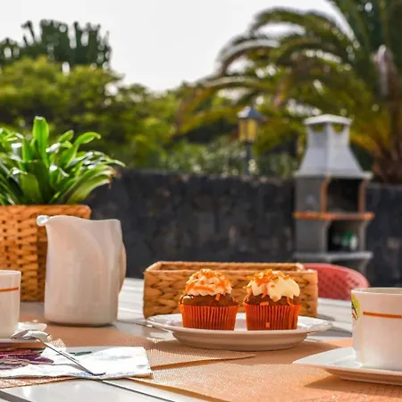 Agradable Y Familiar, Con Piscina 