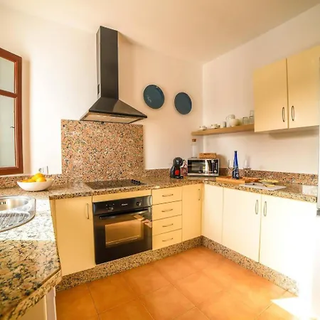 Agradable Y Familiar, Con Piscina 