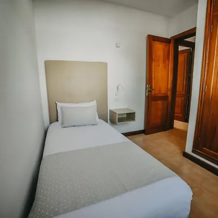 Agradable Y Familiar, Con Piscina 