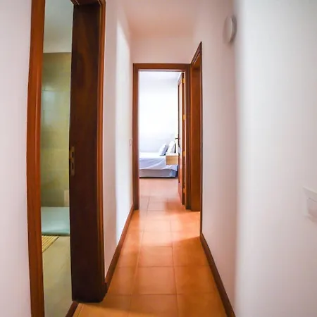 Agradable Y Familiar, Con Piscina 