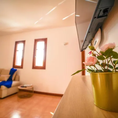 Agradable Y Familiar, Con Piscina 