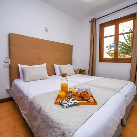 Agradable Y Familiar, Con Piscina 