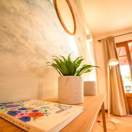 Agradable Y Familiar, Con Piscina 