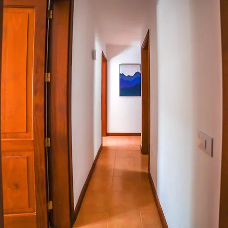 Agradable Y Familiar, Con Piscina 