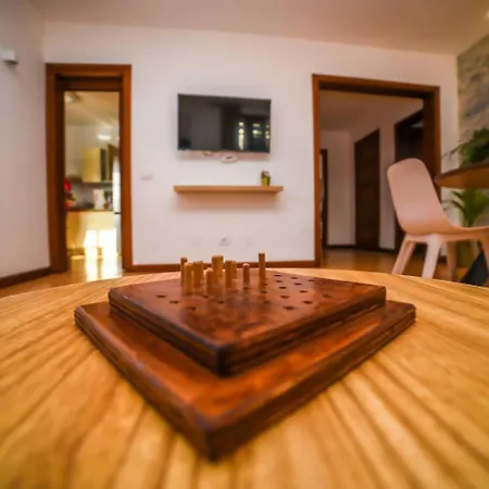 Agradable Y Familiar, Con Piscina 