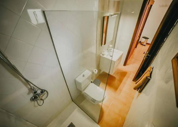 Agradable Y Familiar, Con Piscina 