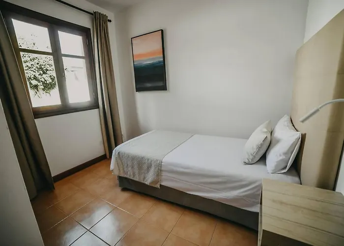 Agradable Y Familiar, Con Piscina 